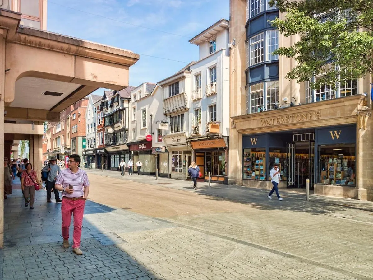 Cathedral Penthouse - Opulent, Elegant With Terrace Views Over Majestic Exeter 0*,  United Kingdom