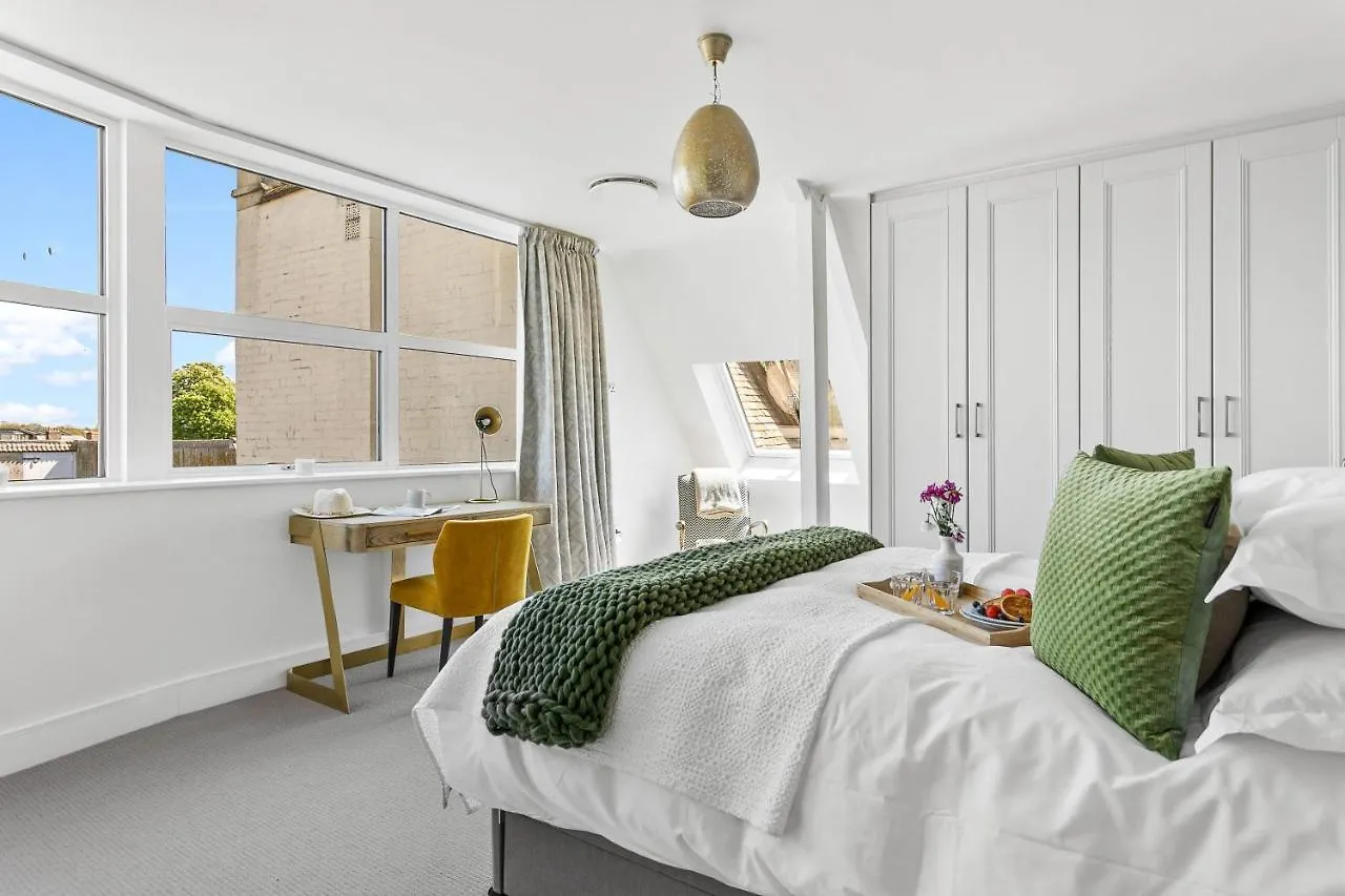 Cathedral Penthouse - Opulent, Elegant With Terrace Views Over Majestic Exeter 0*,  United Kingdom