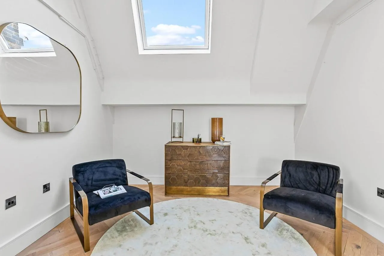 Cathedral Penthouse - Opulent, Elegant With Terrace Views Over Majestic Exeter