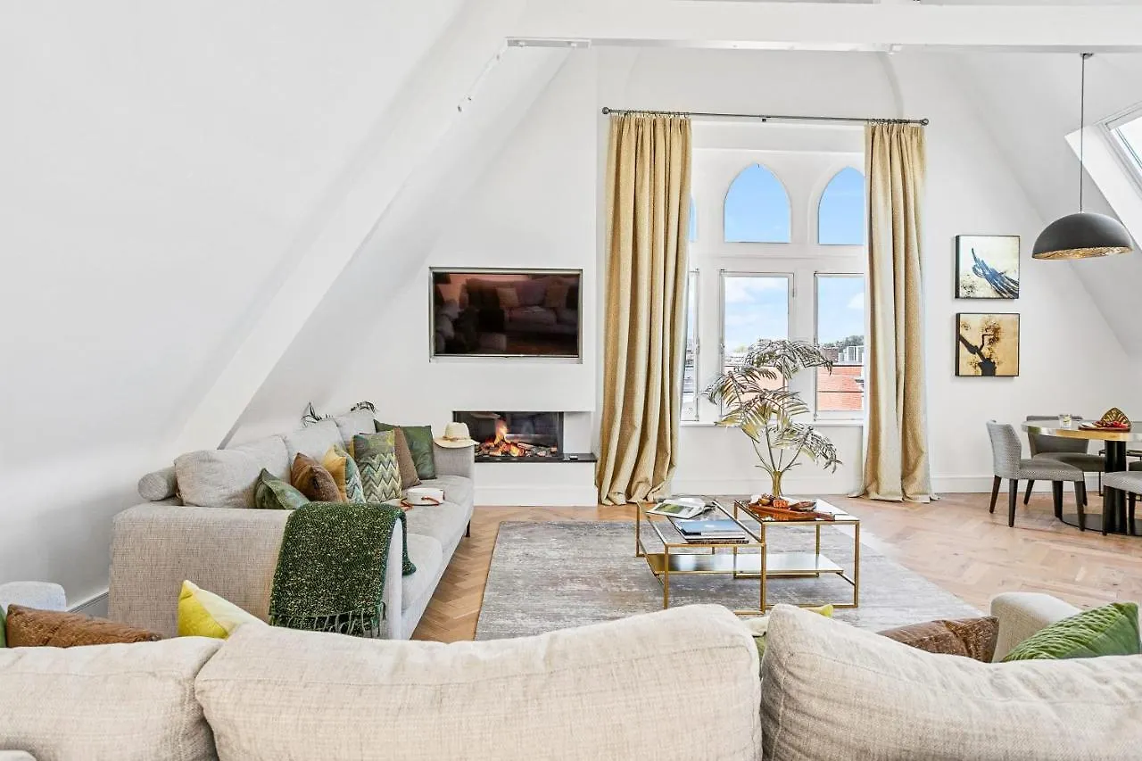 Cathedral Penthouse - Opulent, Elegant With Terrace Views Over Majestic Exeter 0*,  United Kingdom