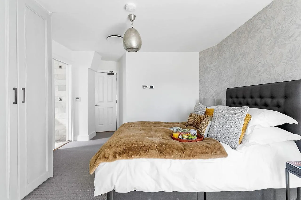 Cathedral Penthouse - Opulent, Elegant With Terrace Views Over Majestic Exeter Apartment