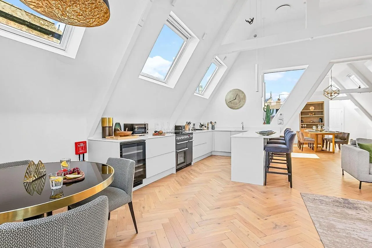 Apartment Cathedral Penthouse - Opulent, Elegant With Terrace Views Over Majestic Exeter