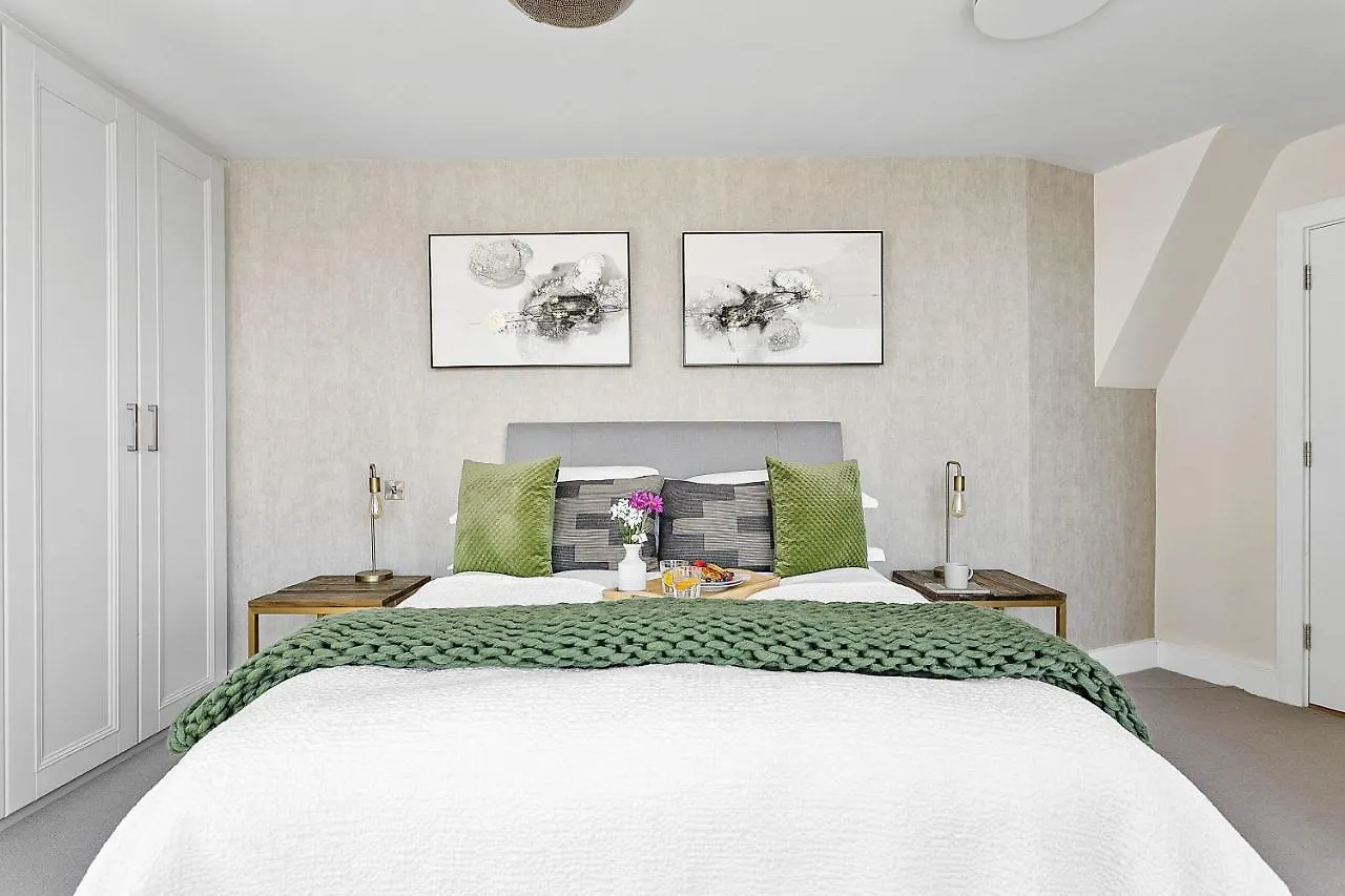 Cathedral Penthouse - Opulent, Elegant With Terrace Views Over Majestic Exeter 0*,  United Kingdom