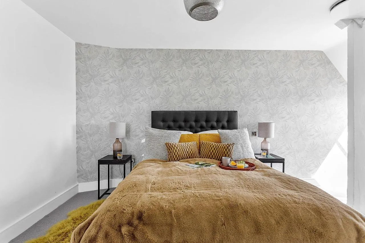 Apartment Cathedral Penthouse - Opulent, Elegant With Terrace Views Over Majestic Exeter United Kingdom
